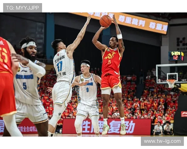 草根选手张鼎言力克豪强夺CBA扣篮赛冠军